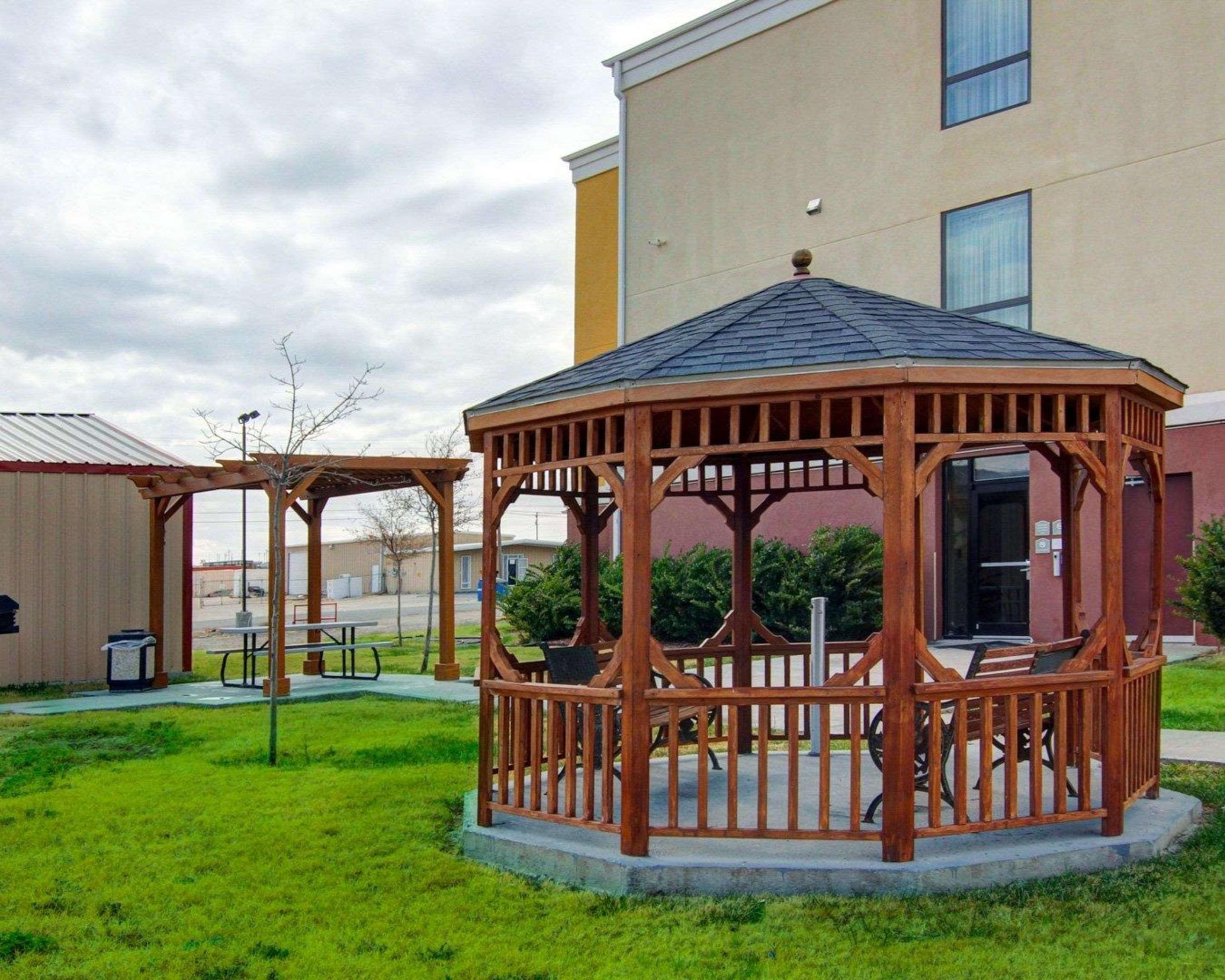 Comfort Suites Форт-Стоктон Экстерьер фото